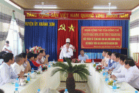 Bí thư Tỉnh ủy thăm, tặng quà Tết các gia đình chính sách, hộ nghèo tại huyện Khánh Sơn