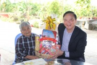 Bí thư Tỉnh ủy Khánh Hòa thăm, chúc Tết gia đình chính sách tiêu biểu huyện Vạn Ninh