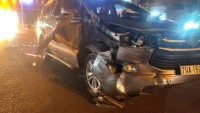 2 ô tô hỏng nặng sau cú tông mạnh