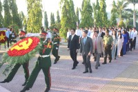 Lãnh đạo tỉnh Khánh Hòa viếng và đặt vòng hoa tại Nghĩa trang liệt sĩ Hòn Dung