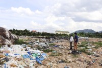 Bãi rác tạm ở thôn Dầu Sơn, xã Suối Tân: Địa phương cần tăng cường quản lý