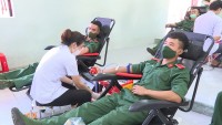 Gần 1.000 người tham gia hiến máu tình nguyện