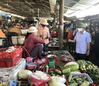 Chủ tịch UBND tỉnh Nguyễn Tấn Tuân kiểm tra công tác phòng, chống dịch Covid-19 tại các chợ