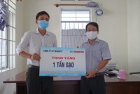 Báo Khánh Hòa và các nhà tài trợ: Hỗ trợ 5 tấn gạo cho người dân khó khăn tại các khu phong tỏa ở Nha Trang