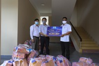 Báo Khánh Hòa và Công ty Cổ phần Đầu tư VCN tặng 1.300 suất quà cho người dân Diên Khánh và thị xã Ninh Hòa
