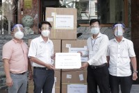 Hội Cầu đường Khánh Hòa tặng 7.500 khẩu trang, 1.000 bộ đồ bảo hộ y tế cho 4 bệnh viện dã chiến
