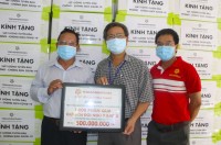 Công ty Cổ phần Yến sào Nha Trang tặng 1.000 phần quà cho CDC Khánh Hòa