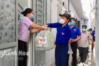 Tỉnh đoàn Khánh Hòa trao 188 suất nhu yếu phẩm hỗ trợ người dân khó khăn