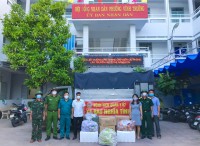 Bệnh viện Quân y 87 tặng 2 tấn nông sản cho người dân phường Vĩnh Trường