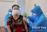 Người nước ngoài đăng ký với Sở Ngoại vụ để được tiêm vắc xin