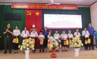 Tặng quà, khám bệnh và cấp thuốc miễn phí cho người dân phường Ninh Hải