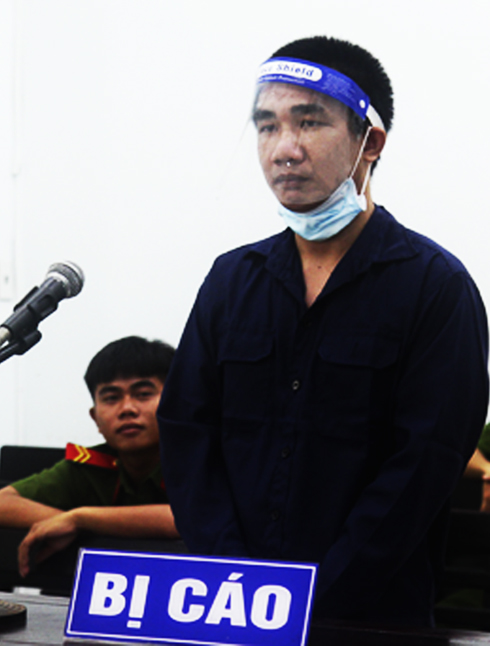 Bị cáo Nguyễn Văn Thuẩn tại tòa.